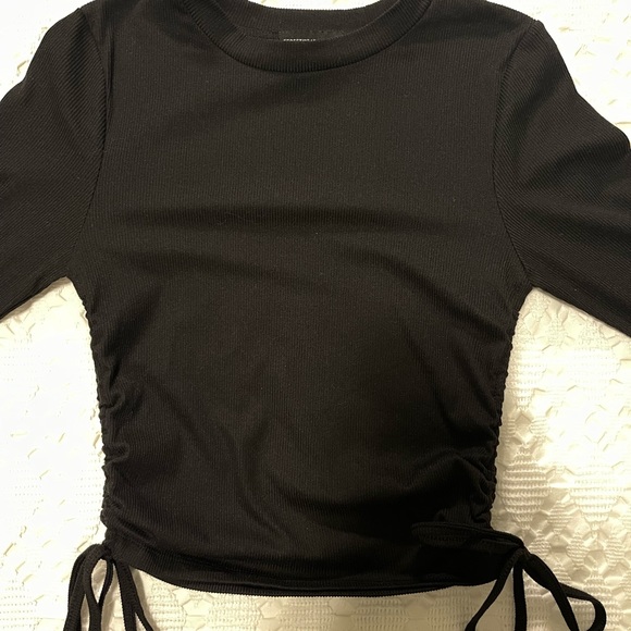 Black cropped top with adjustable ties - Picture 1 of 2